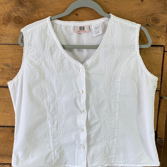 Faded Glory Tops - Faded Glory White Sleeveless Embroidered Button-Front Blouse
